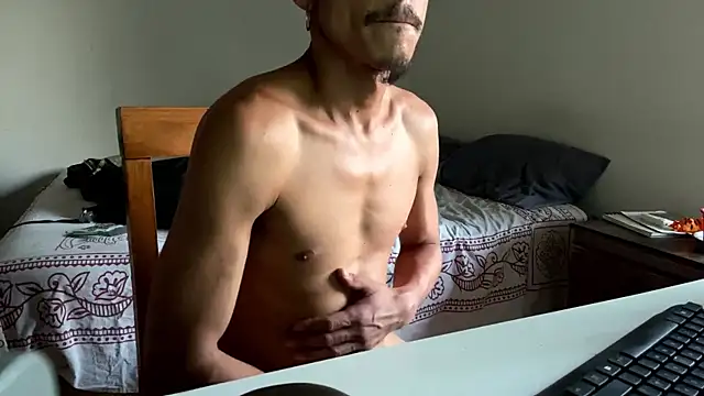 Snapshot of villanocat chatting on 12/21/24, 11:45 villanocat online show from 12/21/24, 11:45