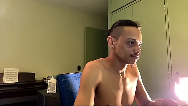 Snapshot of villanocat chatting on 09/30/25, 04:01 villanocat online show from 09/30/25, 04:01