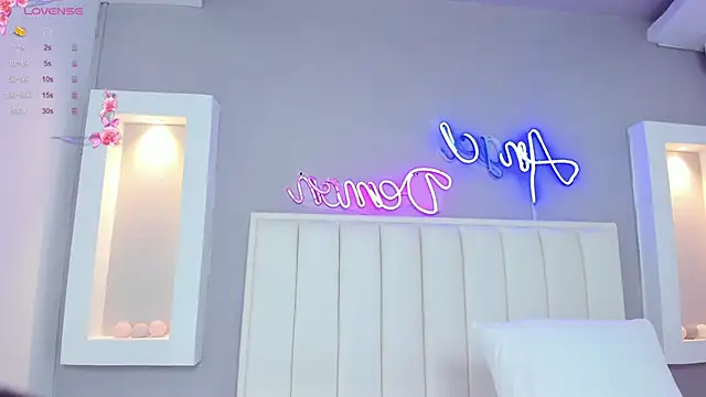 HannaPaola online show from 02/10/25, 10:40