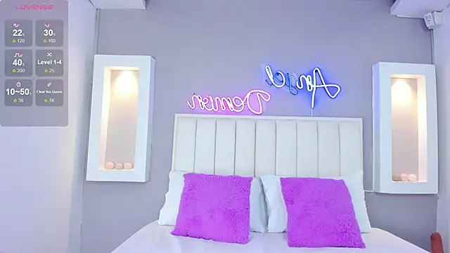 HannaPaola online show from 03/14/25, 10:38