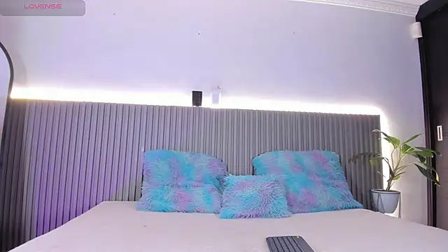 valentina lux online show from 12/22/25, 07:55