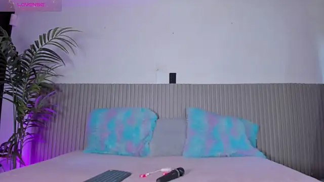 valentina lux online show from 06/04/26, 07:09