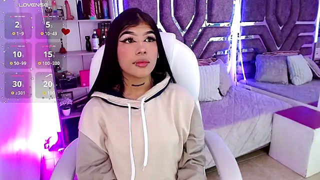 AliceWalker 11 online show from 11/18/25, 08:13