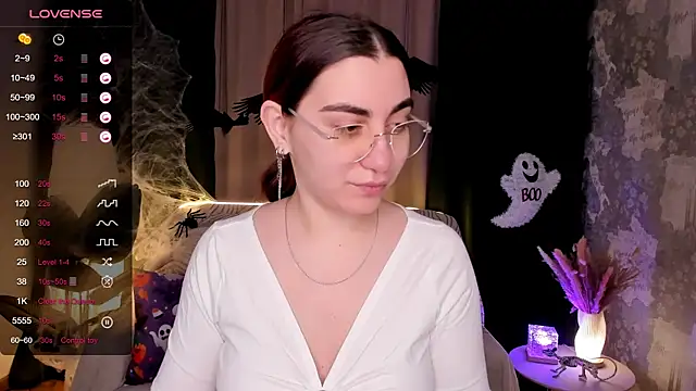 hannacheekss  online show from 11/03/25, 02:02