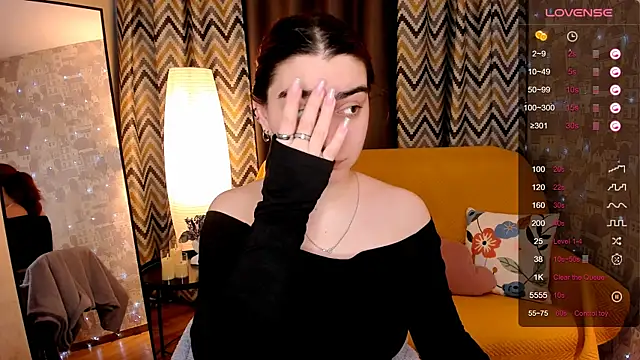 hannacheekss  online show from 04/04/26, 02:10