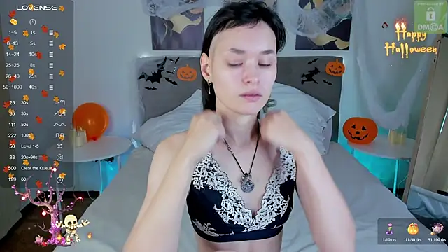 Emily Strikeee online show from 10/31/25, 09:54