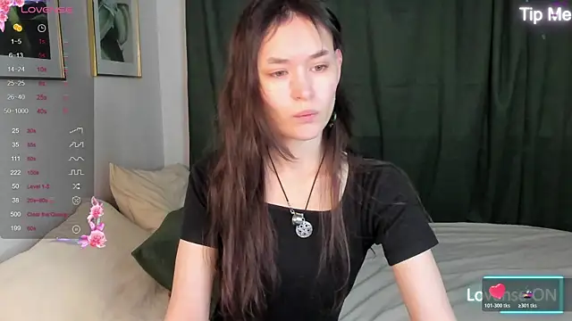 Emily Strikeee online show from 11/06/25, 10:05