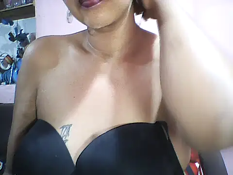 layanah12 online show from 09/11/25, 06:19