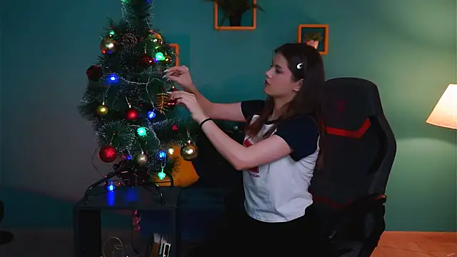 EvaThopson online show from 12/04/24, 11:19