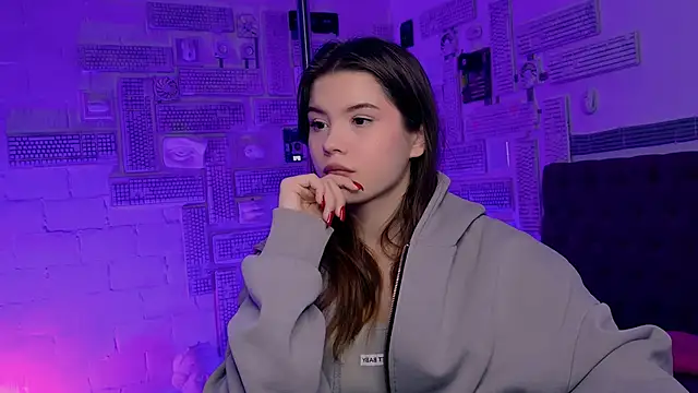 EvaThopson online show from 02/06/25, 12:05