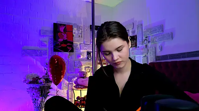 EvaThopson online show from 02/13/25, 03:24