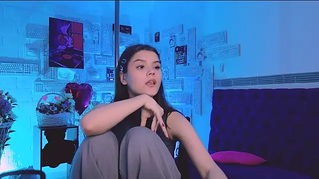 EvaThopson online show from 02/28/25, 06:09