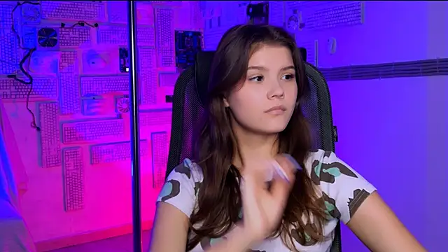 EvaThopson online show from 11/22/25, 12:04