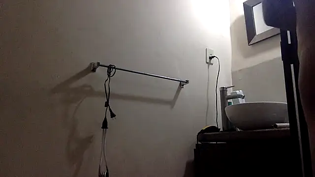 Snapshot of Hxnsovrgon chatting on 04/14/26, 04:18 Hxnsovrgon online show from 04/14/26, 04:18