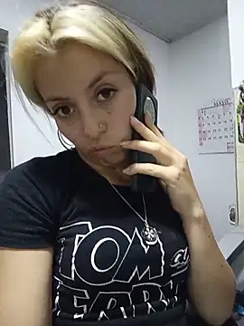 Snapshot of Tefannyy_ chatting on 05/13/26, 10:49 Tefannyy online show from 05/13/26, 10:49