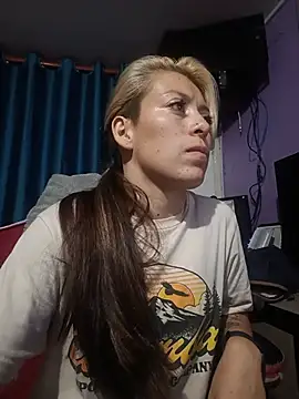 Snapshot of Tefannyy_ chatting on 05/21/26, 05:14 Tefannyy online show from 05/21/26, 05:14
