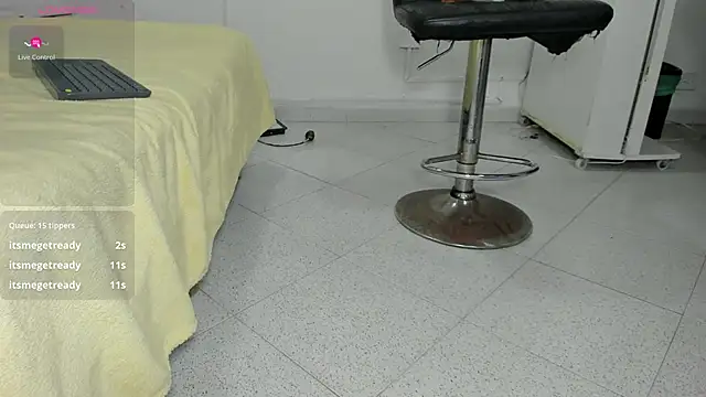 mia  fernandez online show from 01/19/25, 10:06