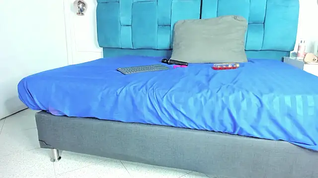 mia  fernandez online show from 02/28/26, 12:06