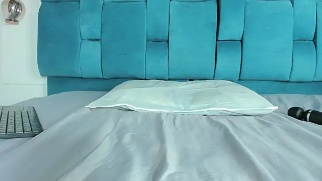 mia  fernandez online show from 03/21/26, 07:06