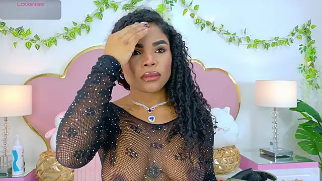 NahiaraReina online show from 10/15/25, 01:44