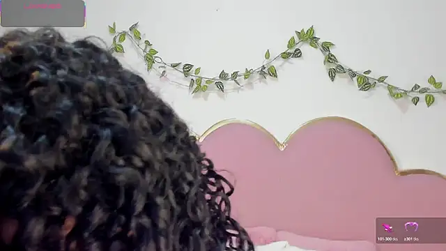 NahiaraReina online show from 12/21/25, 02:46