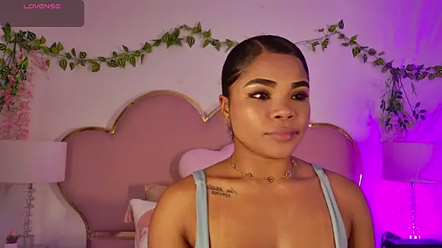 NahiaraReina online show from 06/02/26, 01:46