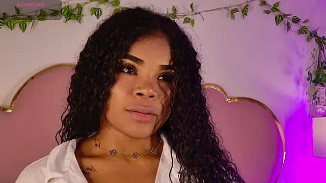 NahiaraReina online show from 06/17/26, 01:34