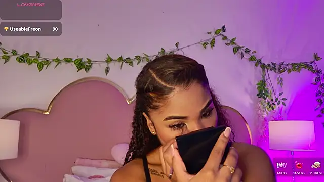 NahiaraReina online show from 07/03/26, 02:01