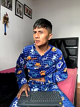 Snapshot of The__Rodriguez chatting on 11/28/25, 05:26 The Rodriguez online show from 11/28/25, 05:26