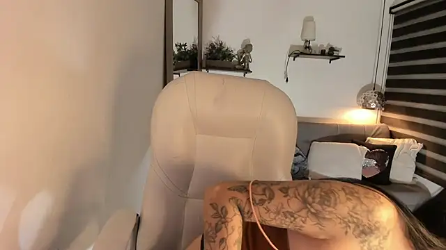 yenny garcia online show from 02/16/26, 06:15