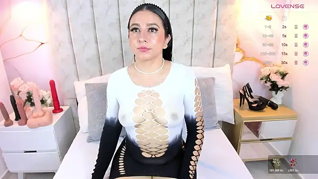 LauraSmith-01 online show from 12/17/25, 09:21