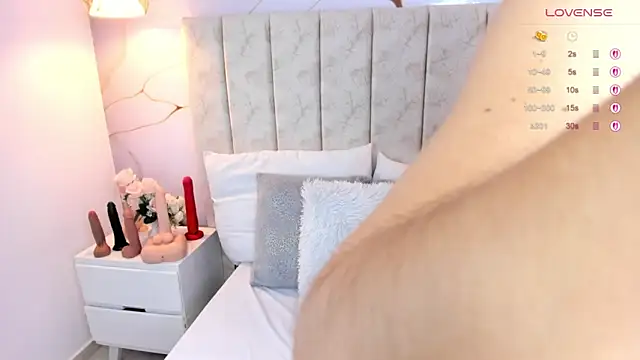 LauraSmith-01 online show from 12/20/25, 06:59