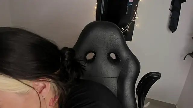 AnnikaMerliahh  online show from 01/14/26, 12:33