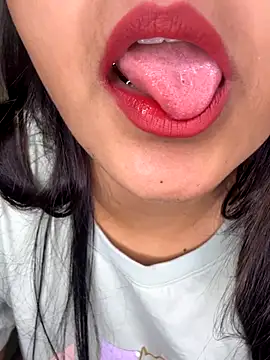 Snapshot of Black_baby chatting on 11/16/25, 10:04 Black baby online show from 11/16/25, 10:04