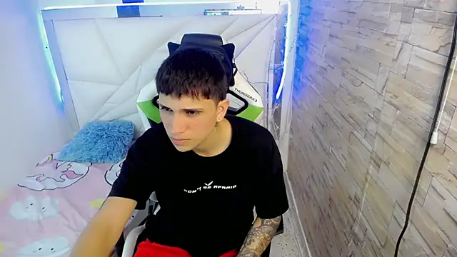 Brayan lopezz online show from 01/18/25, 01:08