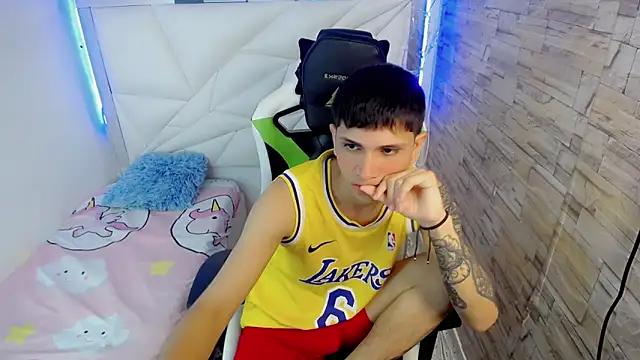 Brayan lopezz online show from 01/18/25, 04:10