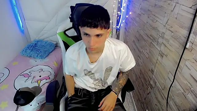 Brayan lopezz online show from 01/21/25, 12:29