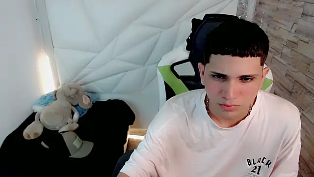 Brayan lopezz online show from 02/04/25, 12:44