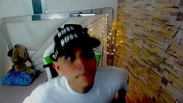 Brayan lopezz online show from 03/17/25, 12:46