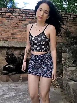 sweet outdoor charm online show from 10/08/25, 07:33