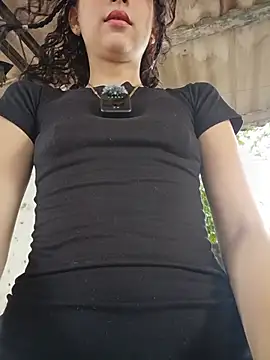 Snapshot of sweet_outdoor_charm chatting on 07/23/26, 02:37 sweet outdoor charm online show from 07/23/26, 02:37