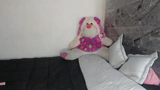 skinny sweet2411 online show from 12/18/25, 04:29