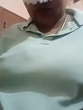 Snapshot of seemi_bhabhi chatting on 02/05/25, 12:42 seemi bhabhi online show from 02/05/25, 12:42