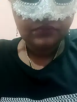 Snapshot of seemi_bhabhi chatting on 02/15/25, 11:17 seemi bhabhi online show from 02/15/25, 11:17