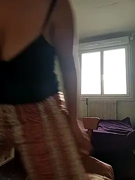 Nell-X online show from 10/15/25, 08:03