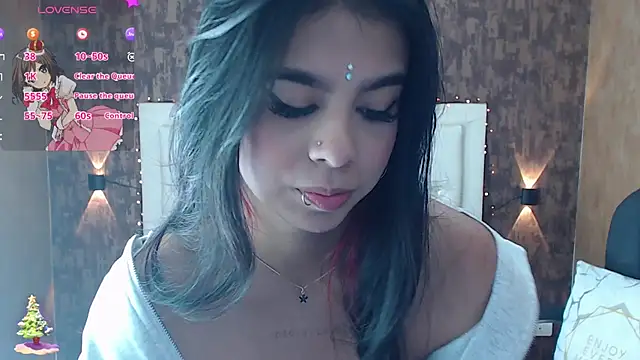 EMALINDA  HILSS online show from 12/23/24, 03:33