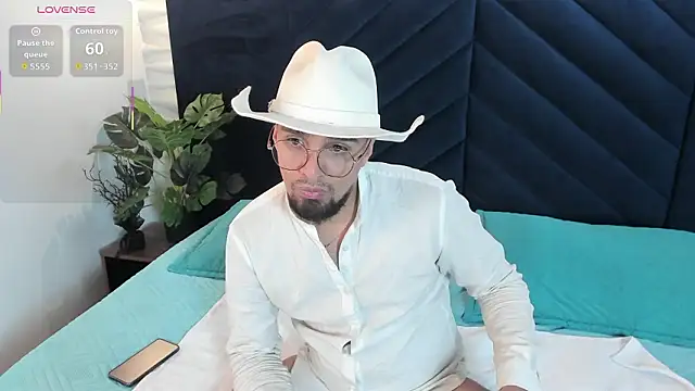 Edward max online show from 03/20/26, 03:44