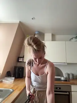 Hr Frk Olsen online show from 04/18/26, 09:24