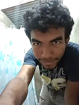 Snapshot of Reynold2608 chatting on 02/15/25, 11:14 Reynold2608 online show from 02/15/25, 11:14