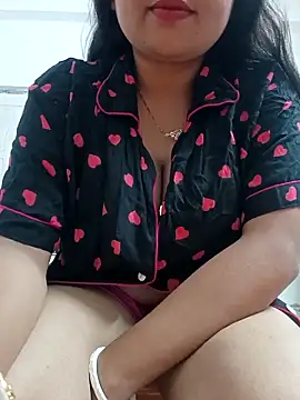 Snapshot of Priya_2222 chatting on 04/15/26, 07:10 Priya 2222 online show from 04/15/26, 07:10